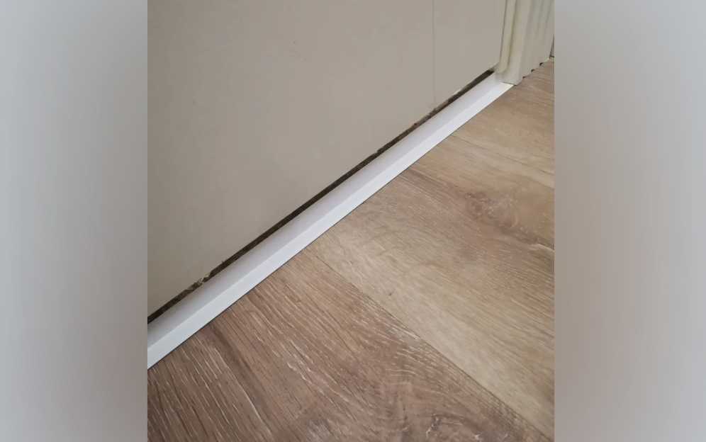 Антиплинтус Апл 02.2700.16. Белый