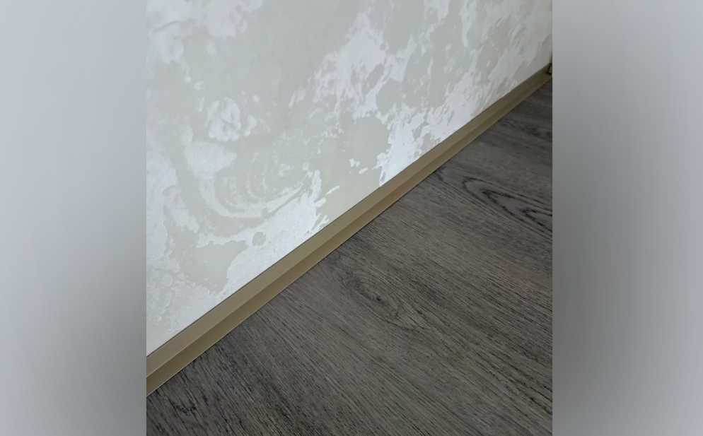 Микроплинтус MSAPL 02.2700.042L Шампань люкс