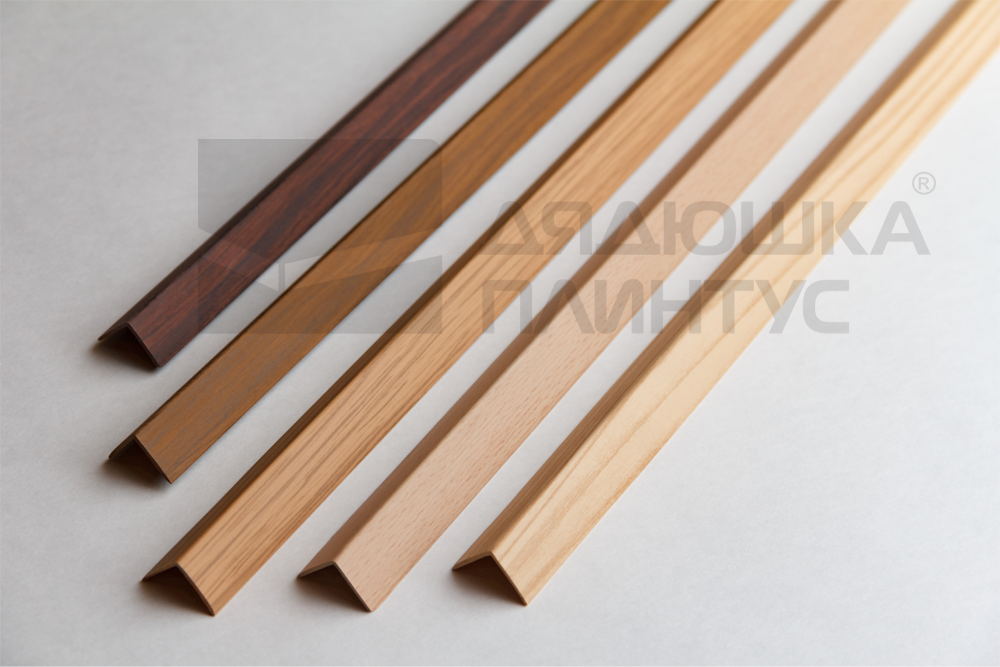 Угол ПВХ 20*20*2,75 м 0040