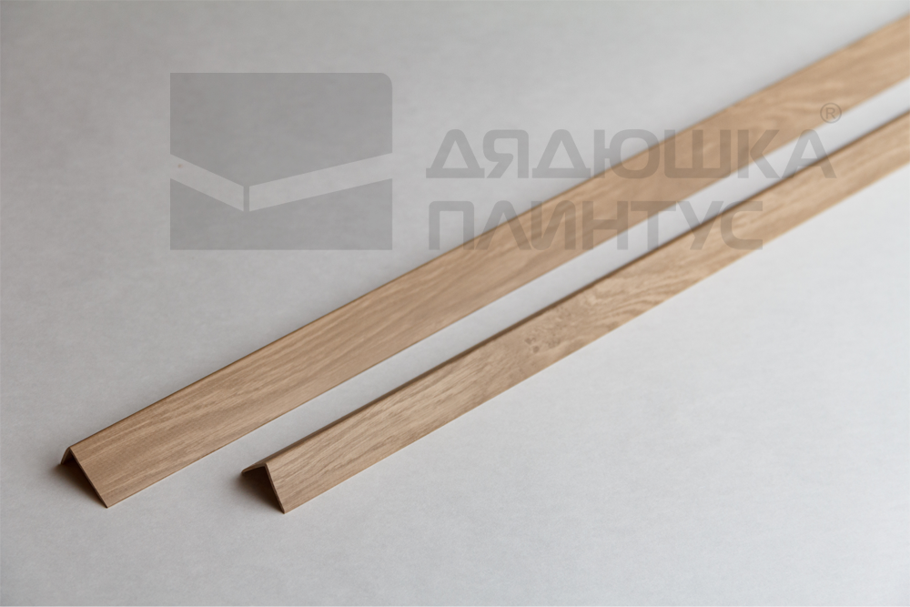 Угол ПВХ 20*20*2,75 м 0040