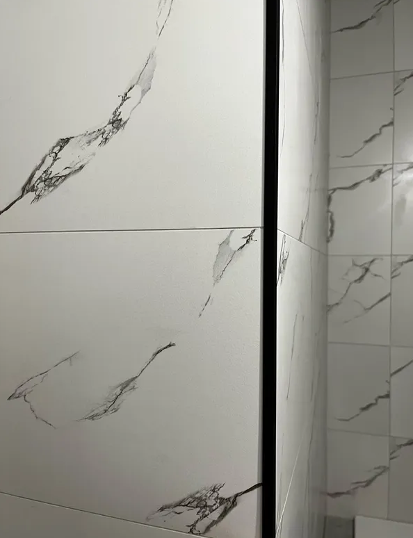 Профиль угловой Волшебная палочка MSUP 04-27.2700.15 15*15мм 2,7м Черный