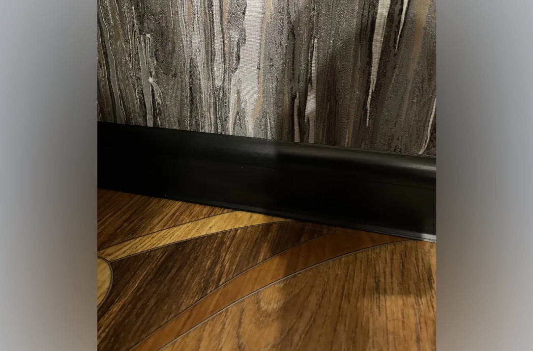 Плинтус ПВХ Идеал Классик 70мм 2,2м 303 Венге темный