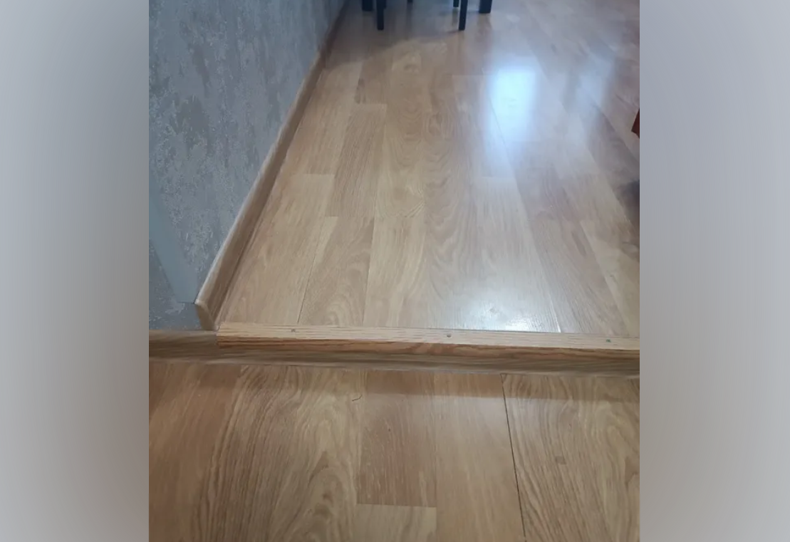 Порог угловой ПУ 05.2700.059 0,9 м Бетон скай. Цена за 6 штук