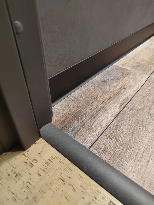 Порог разноуровневый ПР 06.1800.106 Ясень белый