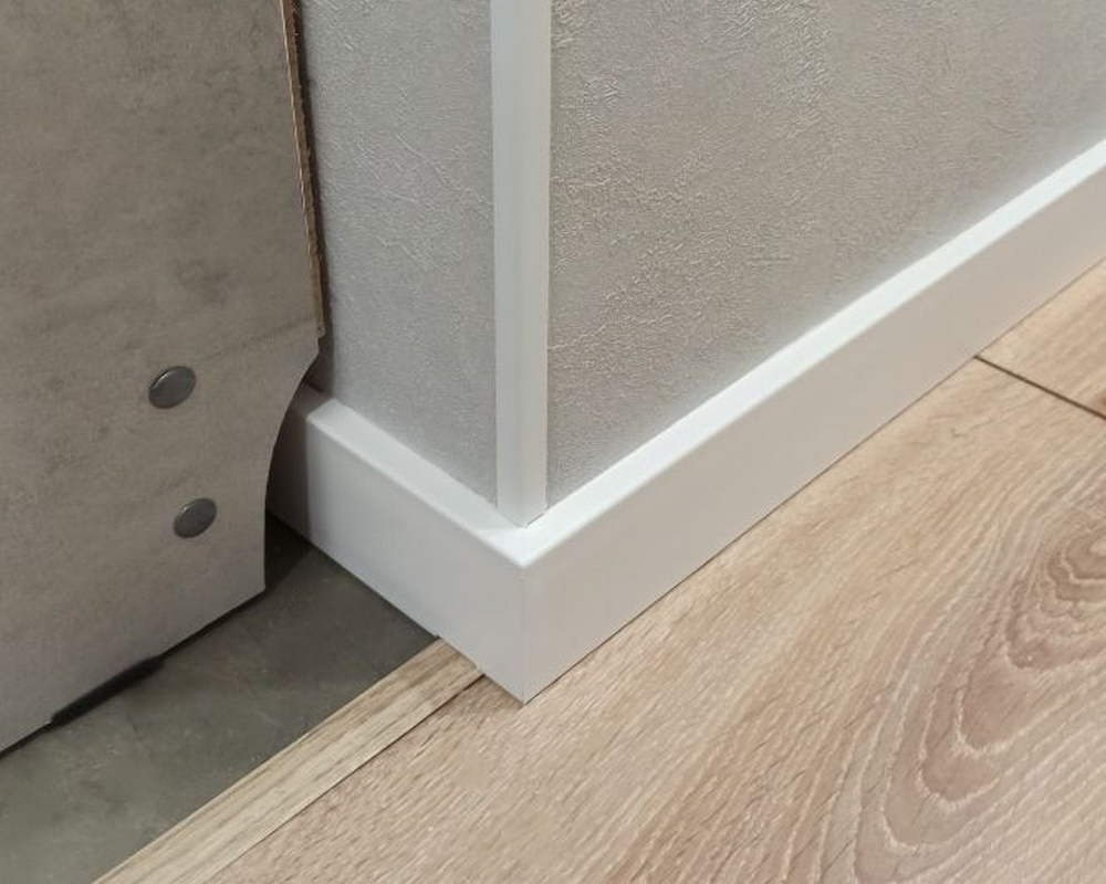 Плинтус ХДФ Dollken Cubu Flex Life XL 60 мм х 2,5 м 5012 Белый