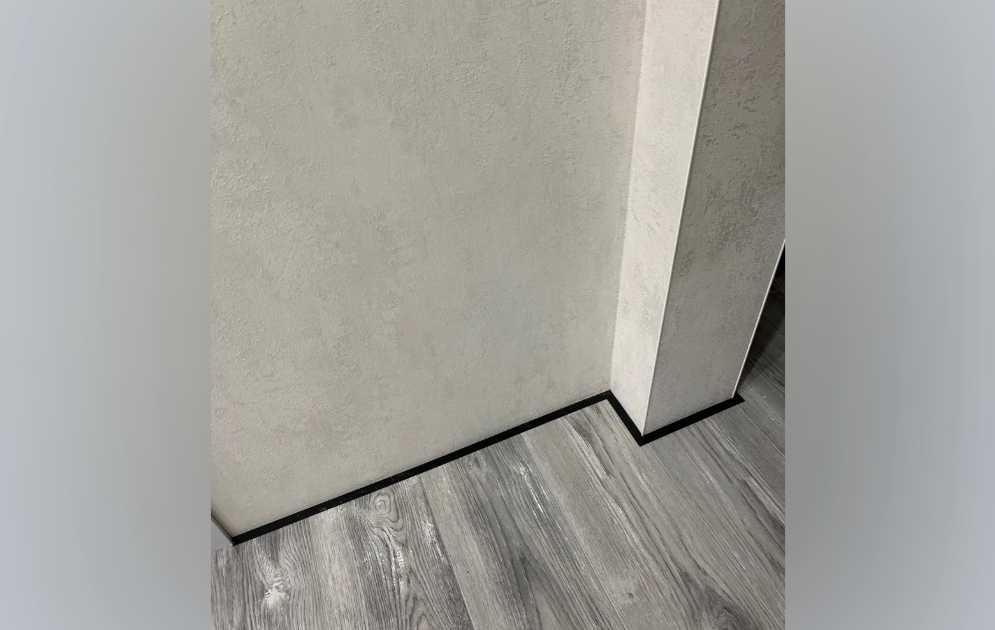 Микроплинтус AL16X5-03 16х6х2000мм Чёрный