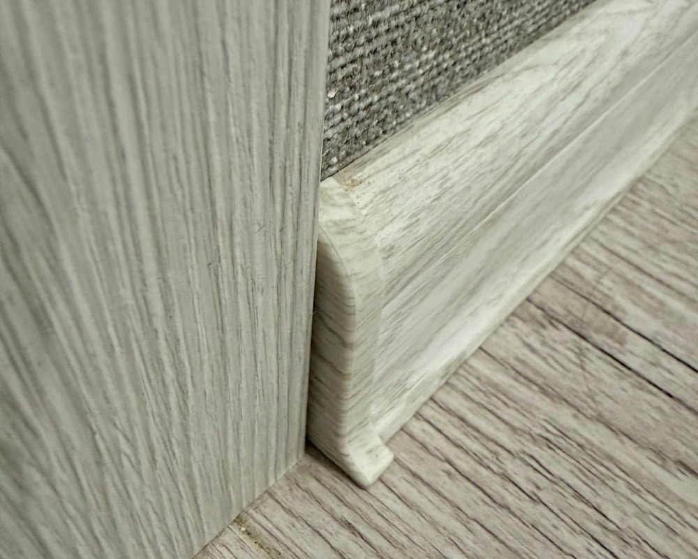 Плинтус ПВХ Идеал Классик 70мм 2,2м 267 Клен белый