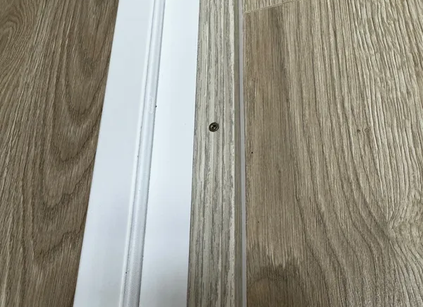 Порог угловой ПУ 05.900.16 Белый