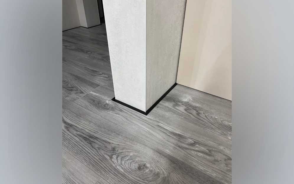 Микроплинтус MSAPL 01.2700.15 Анод черный