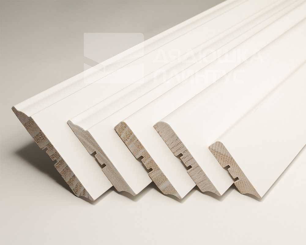 Плинтус кедр Стоунвуд. 80B 80мм 2,35м Белый