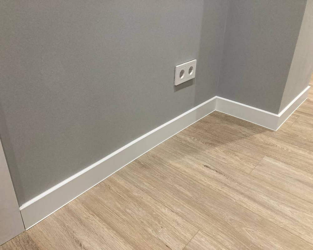 Плинтус ХДФ Dollken Cubu Flex Life 40мм х 11/13мм х 2,5 м 1013 (5012) Белый