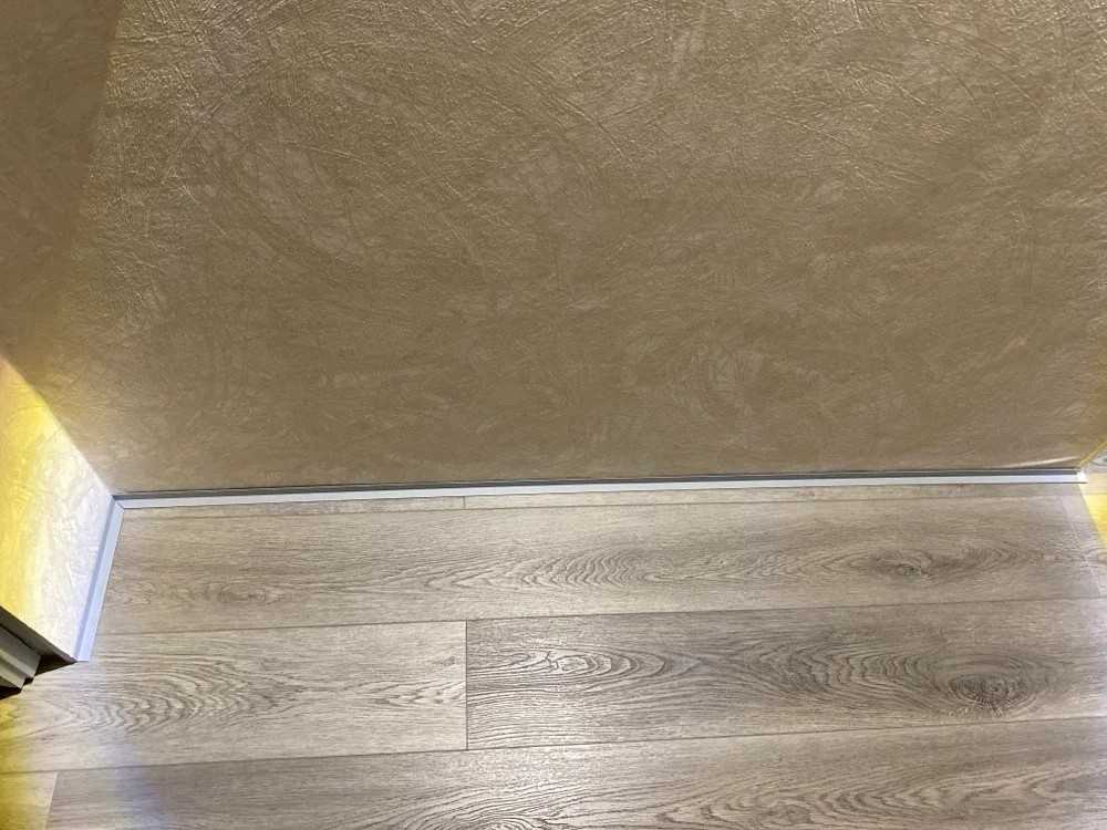 Антиплинтус Апл 02.2700.01л. Серебро матовое