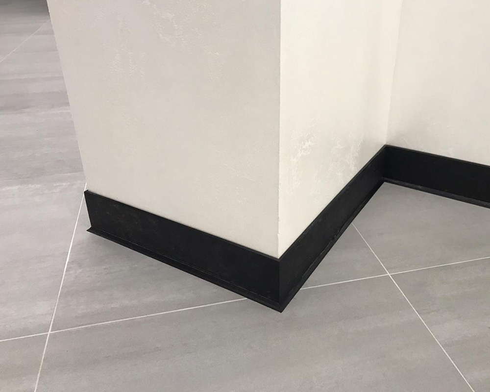 Плинтус ХДФ Dollken S100 100 мм х 2,575м 1001 Чёрный